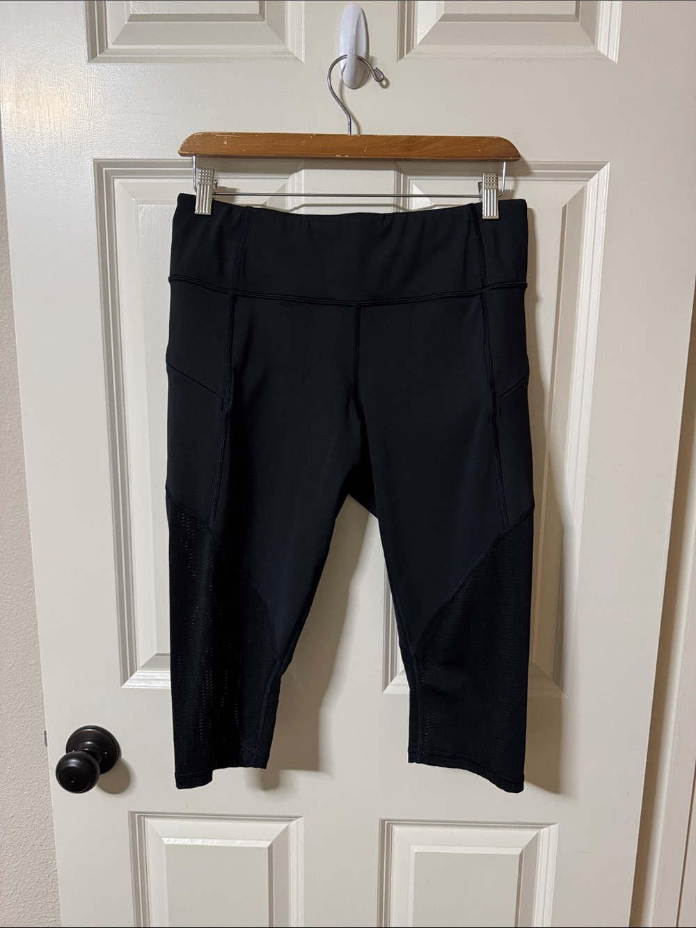 Athleta Contender Mesh Crop Black Capri Leggings with Side Pockets